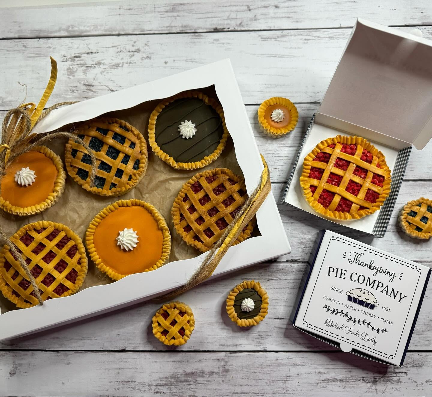 Detailed pie-inspired cookie gift set